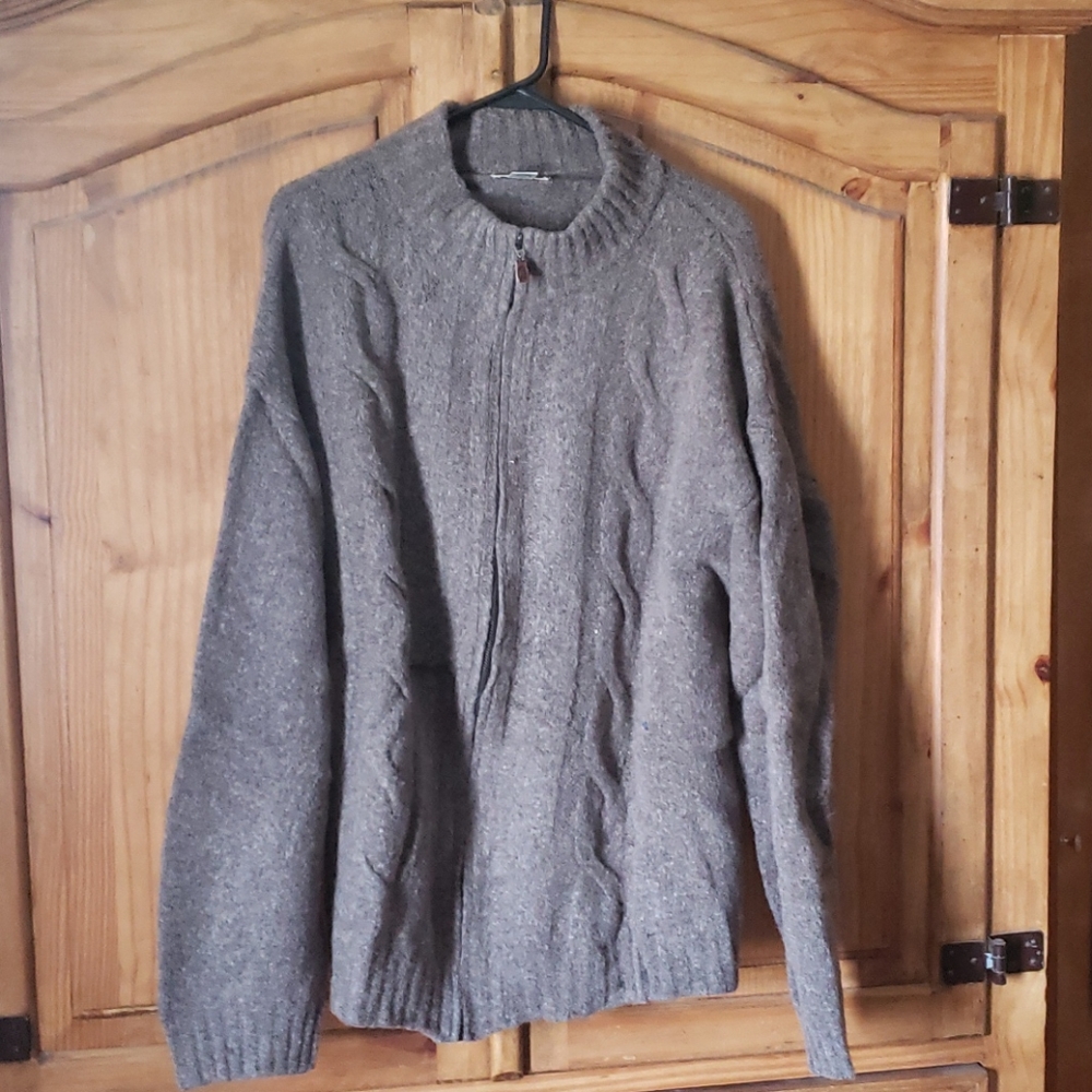 Sweater zip up